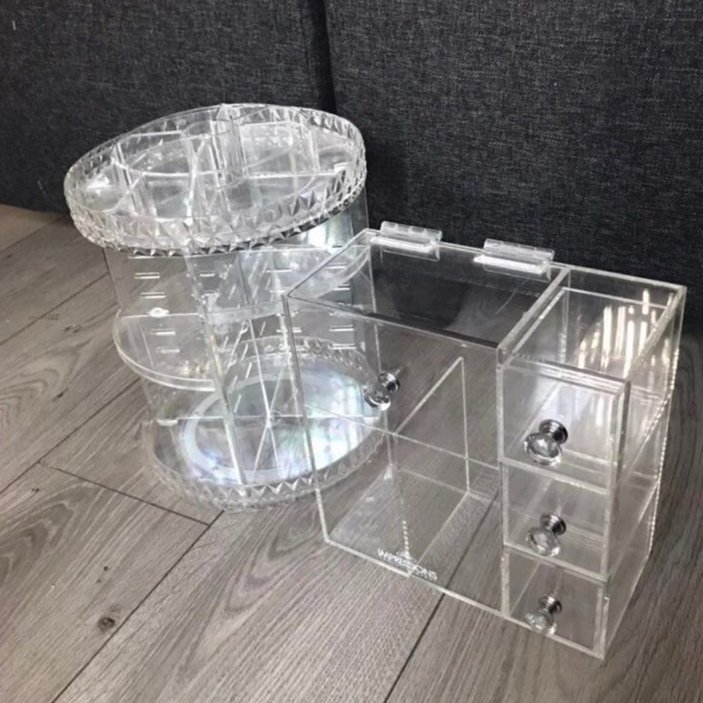 Makeup organizer and brush holder